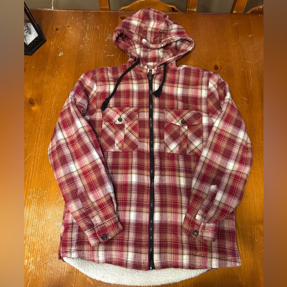 Cute lined plaid flannel!